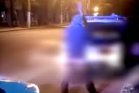 В Одессе пьяный водитель растрощил топором собственный автомобиль (видео)