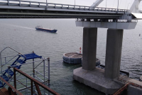 "Расползается": в сети показали свежее фото Крымского моста