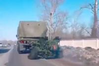 На Берлин: в Сети высмеяли способ транспортировки гаубицы российскими военными (видео)
