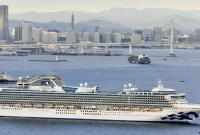 В Японії тисячі туристів заблоковані на круїзному лайнері через коронавірус