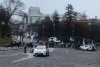 Митингующие перекрыли движение в центре Киева