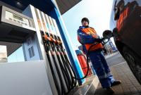 Сетевые АЗС одновременно подняли цены на бензин и ДТ