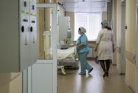 Уже в двух областях больницы более чем наполовину заполнены больными COVID-19