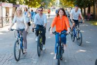 Велосипедисты в столице жалуются на недостаточно развитую инфраструктуру (видео)