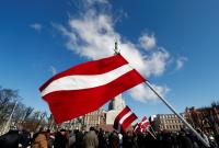Принцип "два и два", запреты и штрафы: в Латвии ужесточили меры по борьбе с коронавирусом