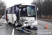 В Хмельницком рейсовый автобус столкнулся с легковушкой: есть пострадавшие (фото)