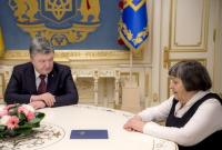 Порошенко пообещал матери Савченко сделать все возможное для освобождения летчицы
