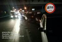 Шесть авто попали в масштабное ДТП возле моста Патона в Киеве