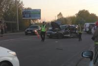 В пригороде Ивано-Франковска автомобиль врезался в маршрутку: есть погибший