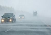 Из-за непогоды на дорогах Закарпатья за ночь эвакуировали 50 водителей