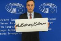 #LetSentsovGetSakharov: европолитики запустили мощный флешмоб