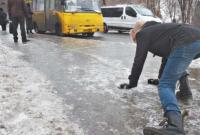 Около 3 тысяч киевлян травмировались из-за гололеда