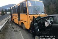 Во Львовской области в ДТП с участием школьного автобуса травмировались трое детей