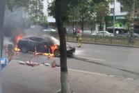 В центре Киева горела элитная иномарка Maserati (видео) В центре Киева горела элитная иномарка Maserati (видео)