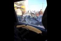 Масштабная авария под Киевом: фура смяла автомобиль в "гармошку" (видео) Масштабная авария под Киевом: фура смяла автомобиль в "гармошку" (видео)