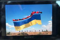 В небо над Крымом запустили огромный флаг Украины