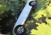 В Черкасской области автомобиль упал в реку: водитель и пассажир погибли